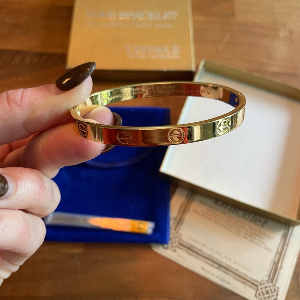 Exclusive CARTIER Love Bracelet - Ultima II Charles Revson . 18 k gold
